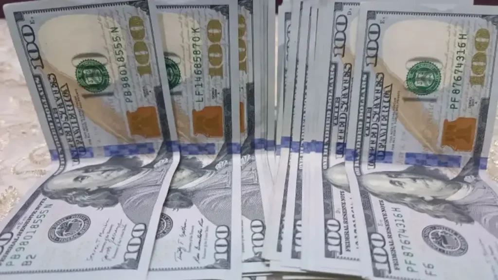 تأثير تقلبات السوق السوداء على سعر الدولار في العراق اليوم